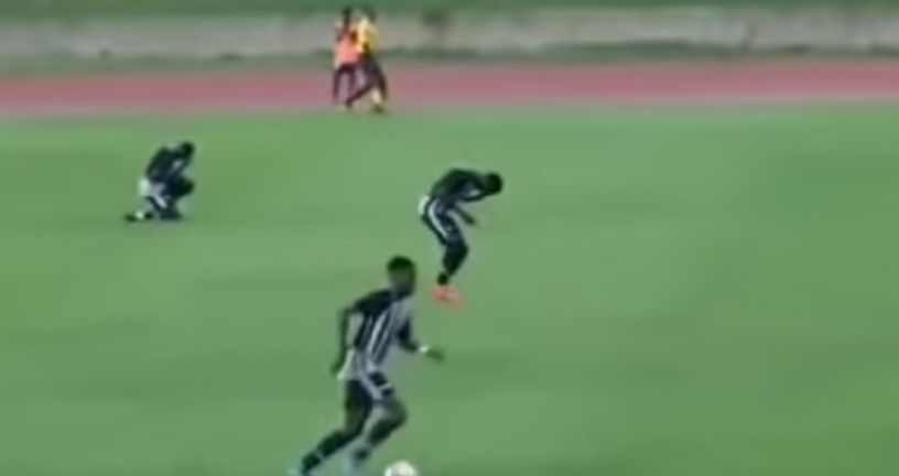 Udar munje na nogometni travnjak (Screenshot: YouTube)