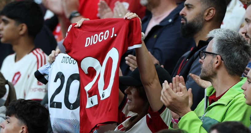 Liverpoolovi navijači sa Jotinim dresom