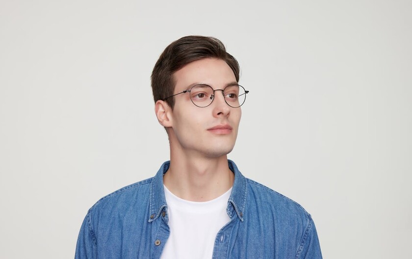 Muškarac s naočalama