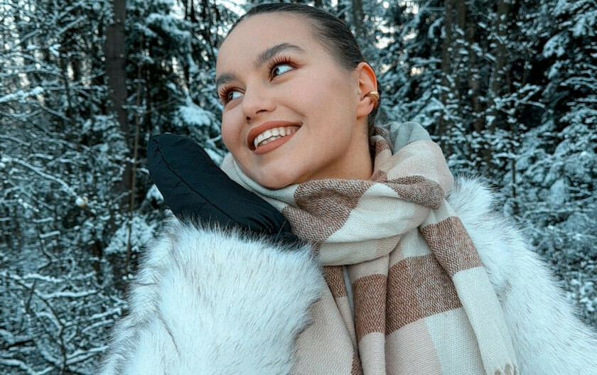 Sretna i nasmijana djevojka