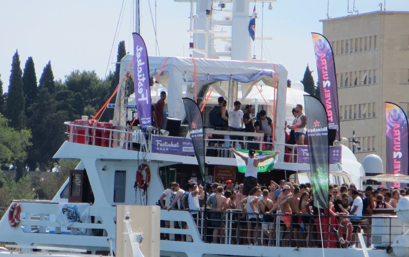 Party boat Ultra festivala