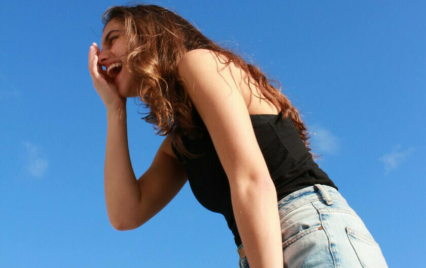 Umire od smijeha
