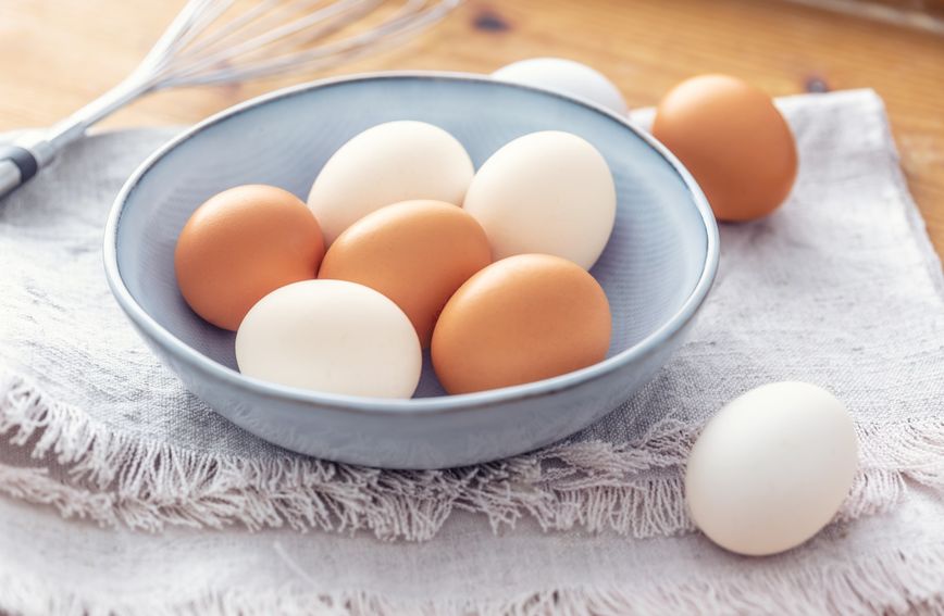 Za izbjeljivanje jaja potrebni su alkoholni ocat i voda