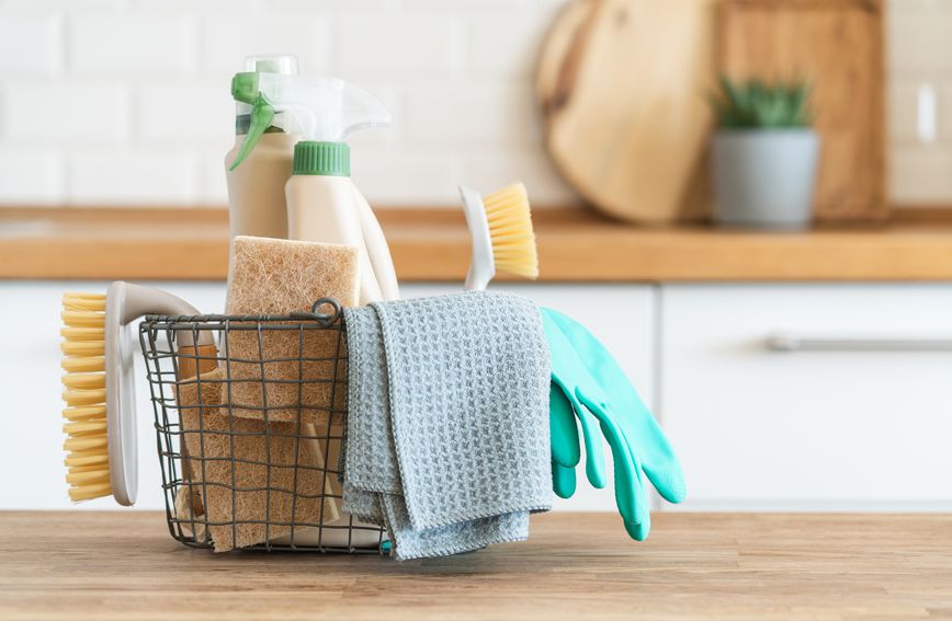 Često zaboravljamo da moramo počistiti i predmete s kojima čistimo – od metli do različitih krpa za pranje