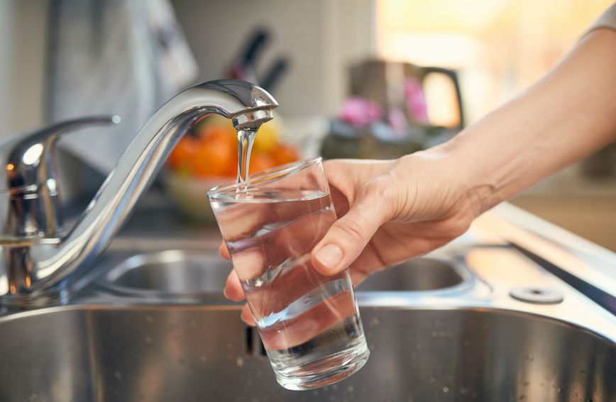 Pijenje dovoljnih količina vode bitno je za zdravlje