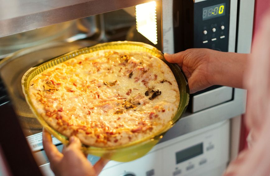 Podgrijavanje pizze u mikrovalnoj pećnici je bezopasno