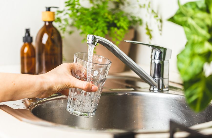 Postoji mnogo načina na koje možemo uštedjeti znante količine vode u kućanstvu