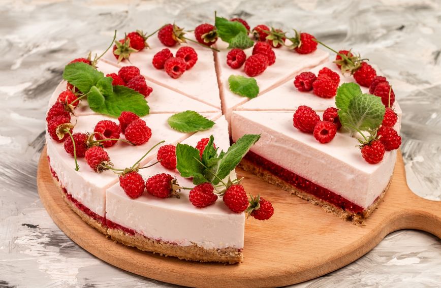Lagana torta s malinama i jogurtom (ilustrativna fotografija)
