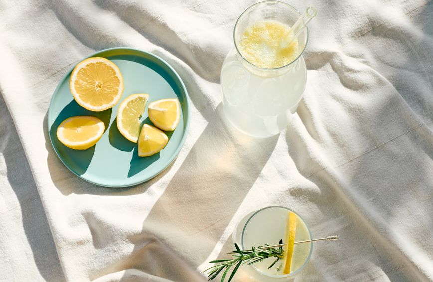 Voda s limunom pomaže kod mršavljenja, čisti kožu i popravlja raspoloženje