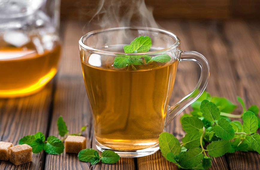 Čaj od mente i češnjaka liječi prehlade