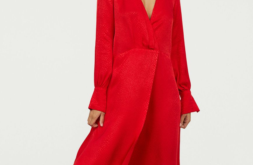 Crvena haljina dostupna je u hrvatskim trgovinama