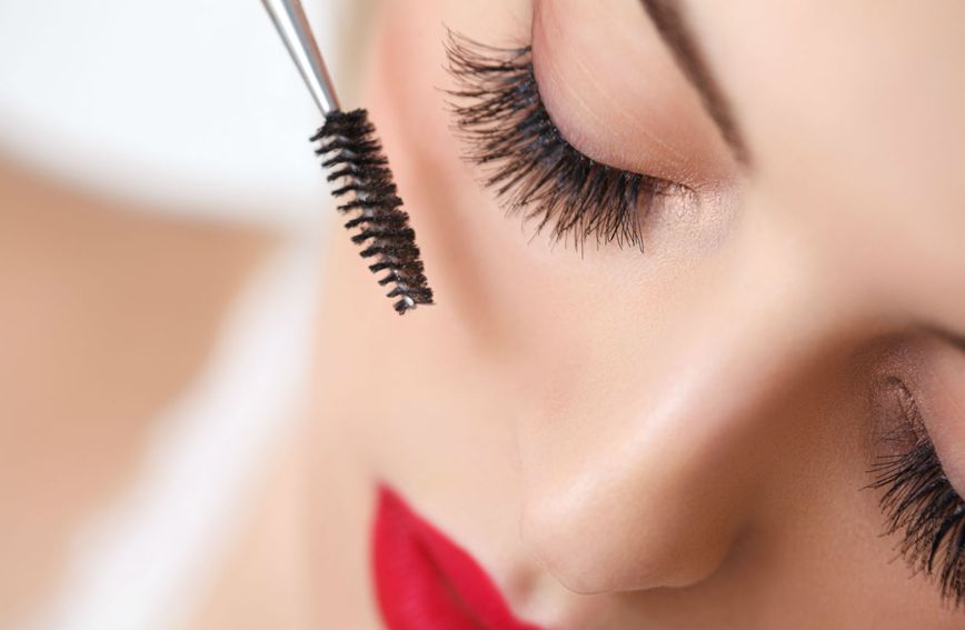 Make-up umjetnica slavnih savjetuje korištenje smeđe maskare uz crnu (Foto: Getty Images)