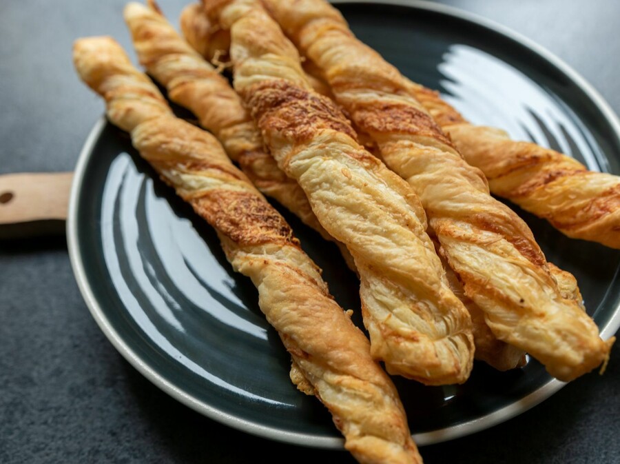 Štapići od lisnatog tijesta s parmezanom