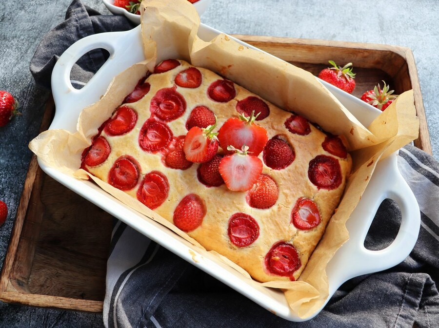 Brzi kolač s jagodama