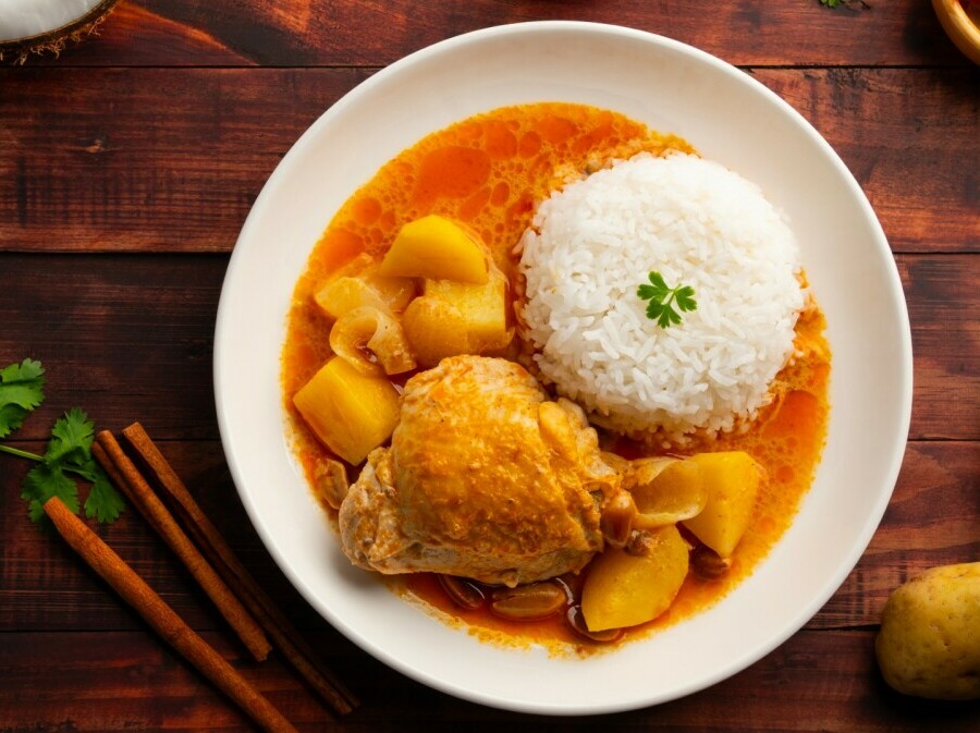 Riža kuhana u kokosovom mlijeku bit će sjajan dodatak uz curryje