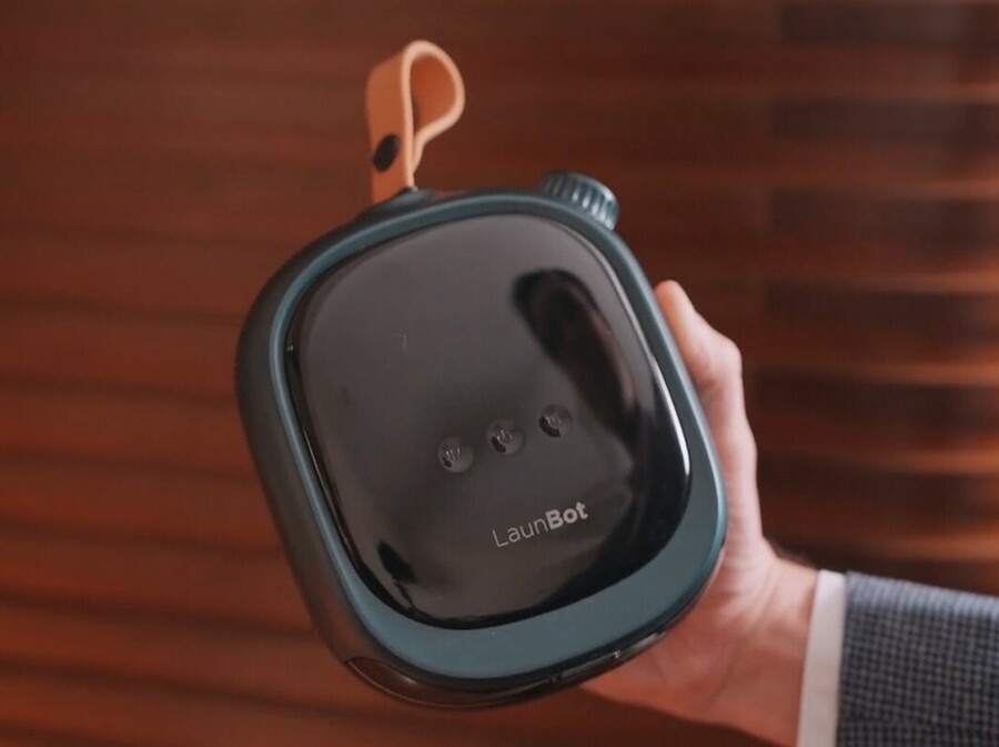 Launbot uređaj za sušenje i glačanje odjeće tvrkte ZERA Labs - 6