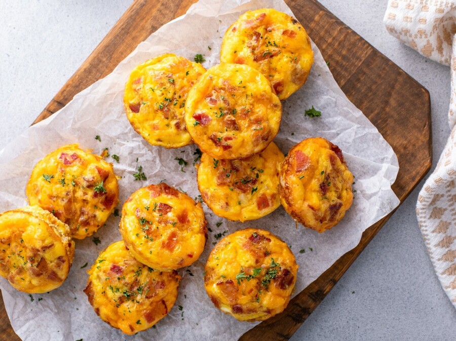 Košarice od jaja, povrća i špeka