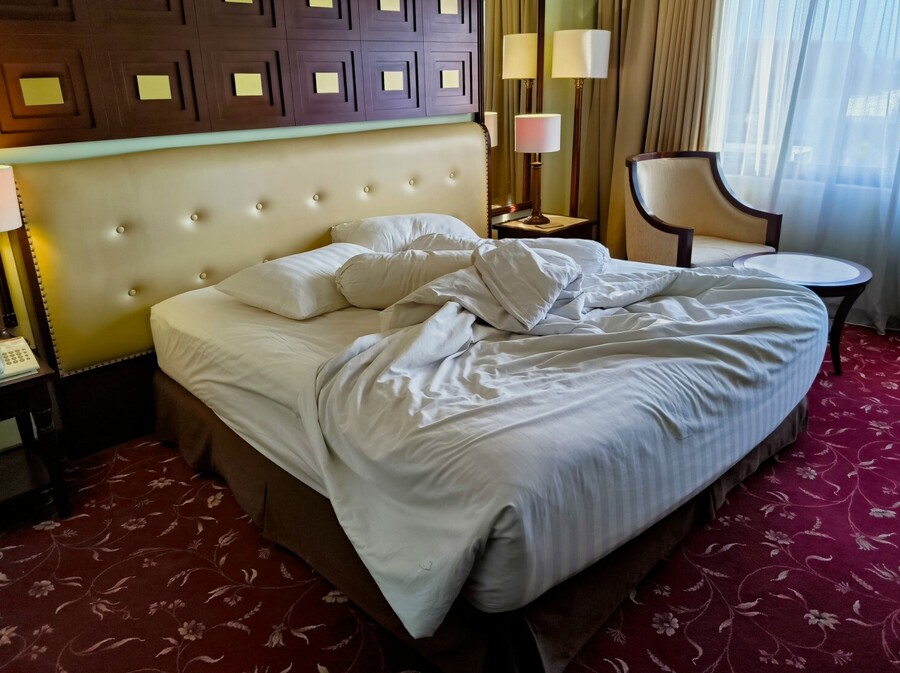 Treba li spremiti krevet prije napuštanja hotelske sobe?