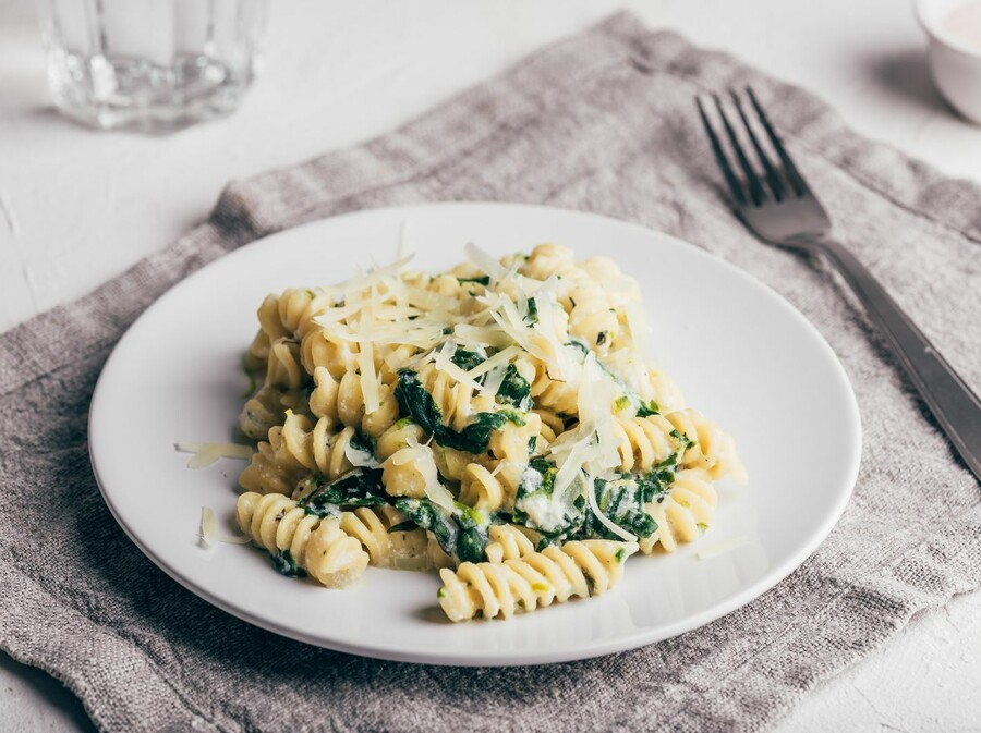 Tjestenina s limunom, ricottom i špinatom