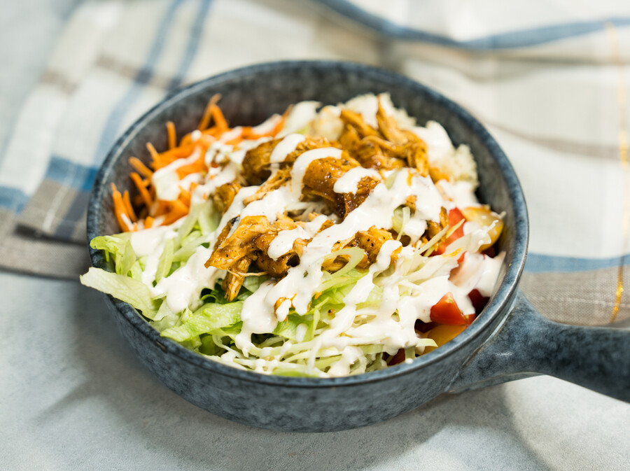 Dimljena trgana piletina