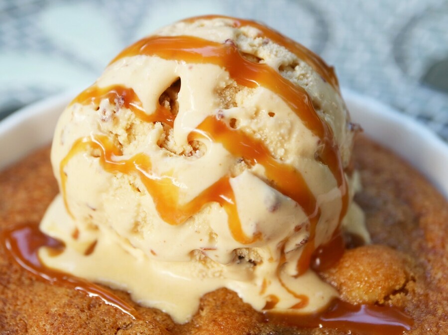 Karamelizirana bijela čokolada može se dodavati u sladolede i razne preljeve za deserte