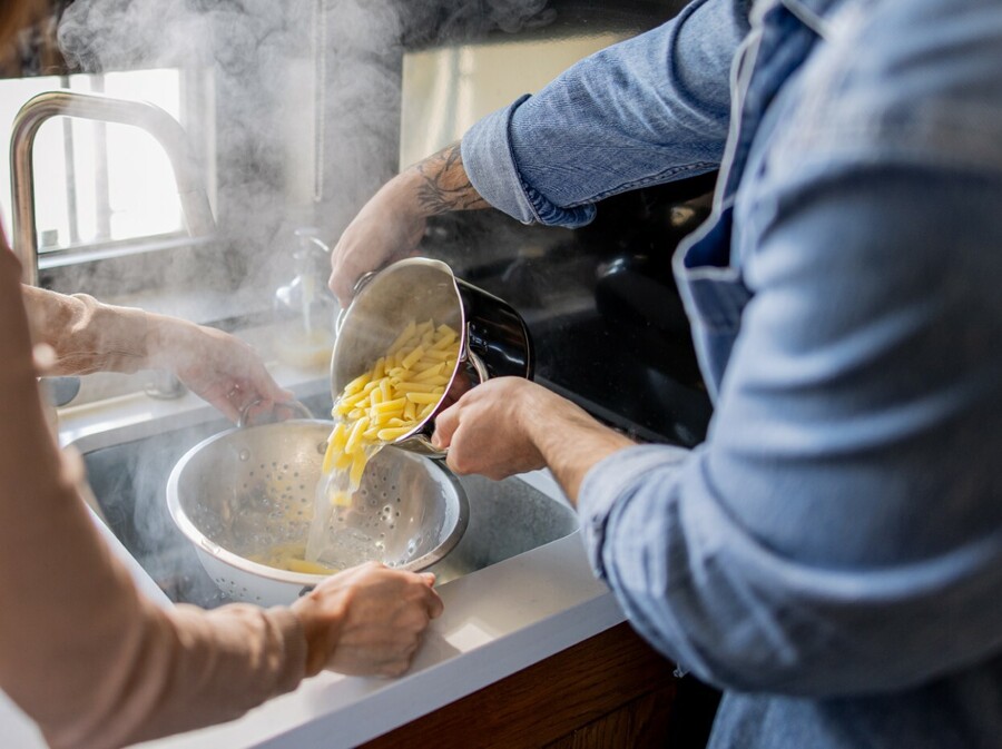 Ne izlijevajte kipuću vodu u sudoper
