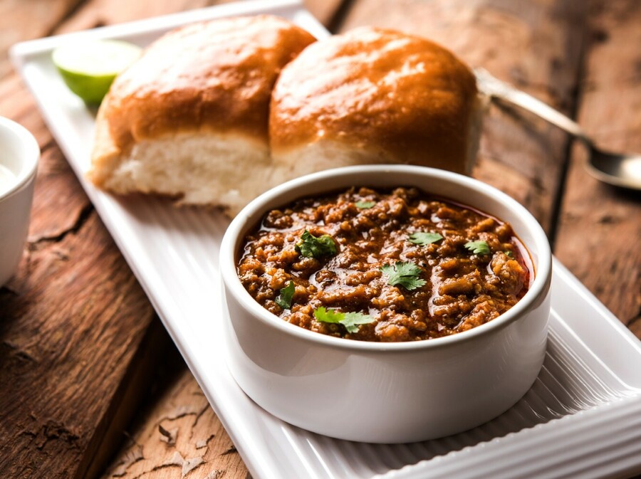 Indijsko jelo keema od mljevenog mesa i povrća