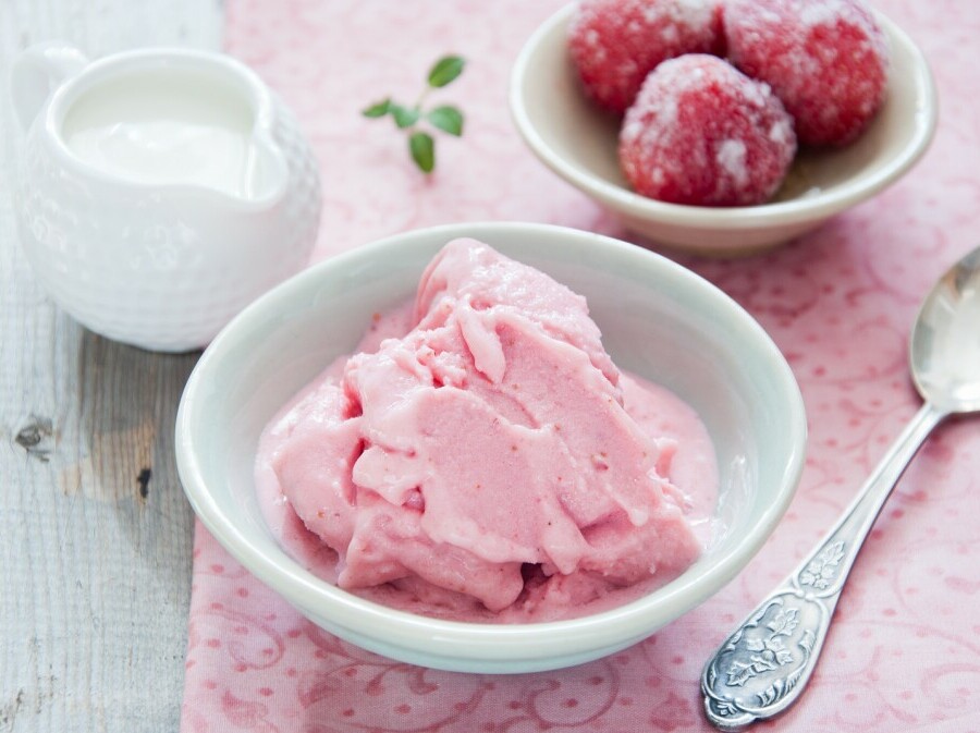 Smrznuti jogurt od jagoda