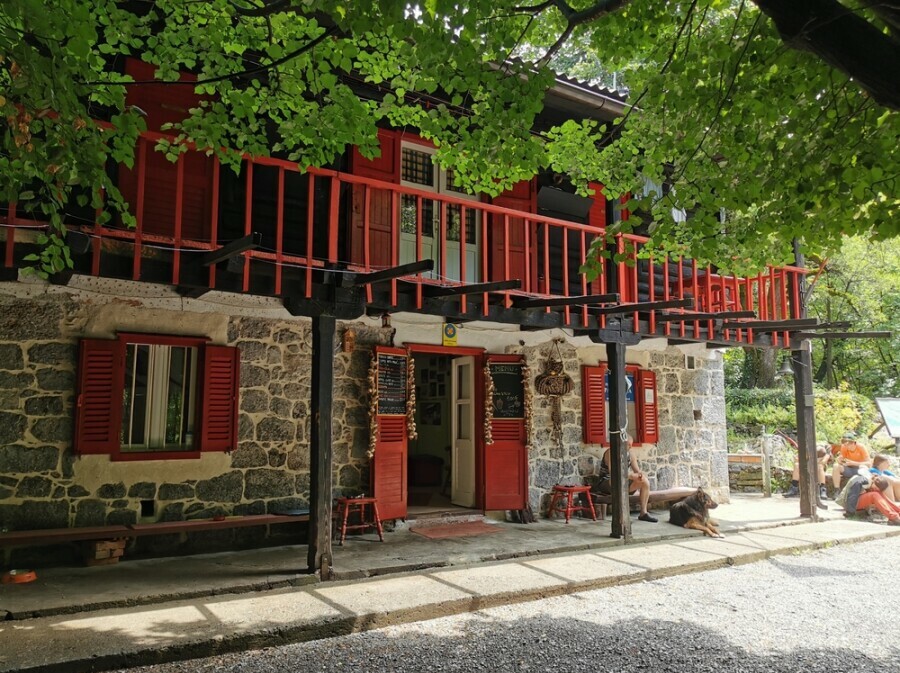 Planinarski dom Paklenica