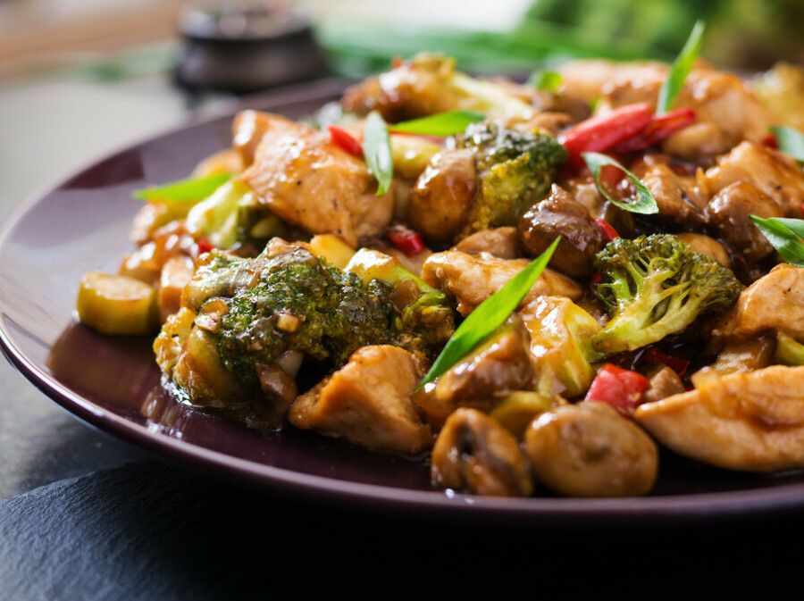 Stir fry s piletinom i brokulom