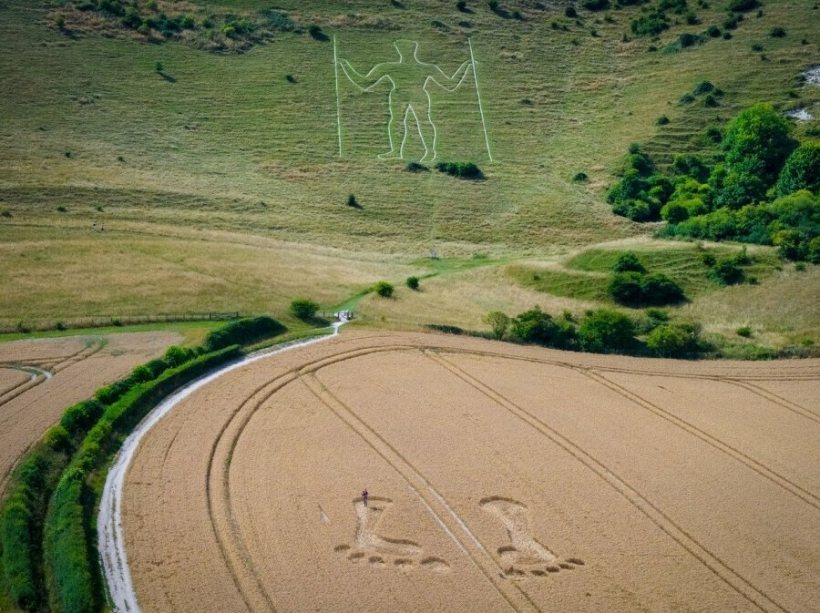 Long Man iz Wilmingtona i otisci u polju - 1