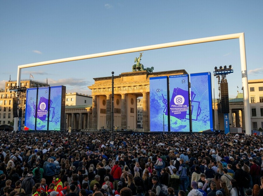 Najveći nogometni gol postavljen ispred Brandenburških vrata u Berlinu - 4