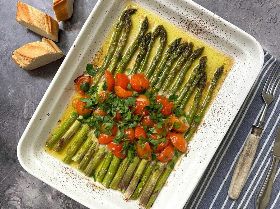 Pečene šparoge s rajčicama