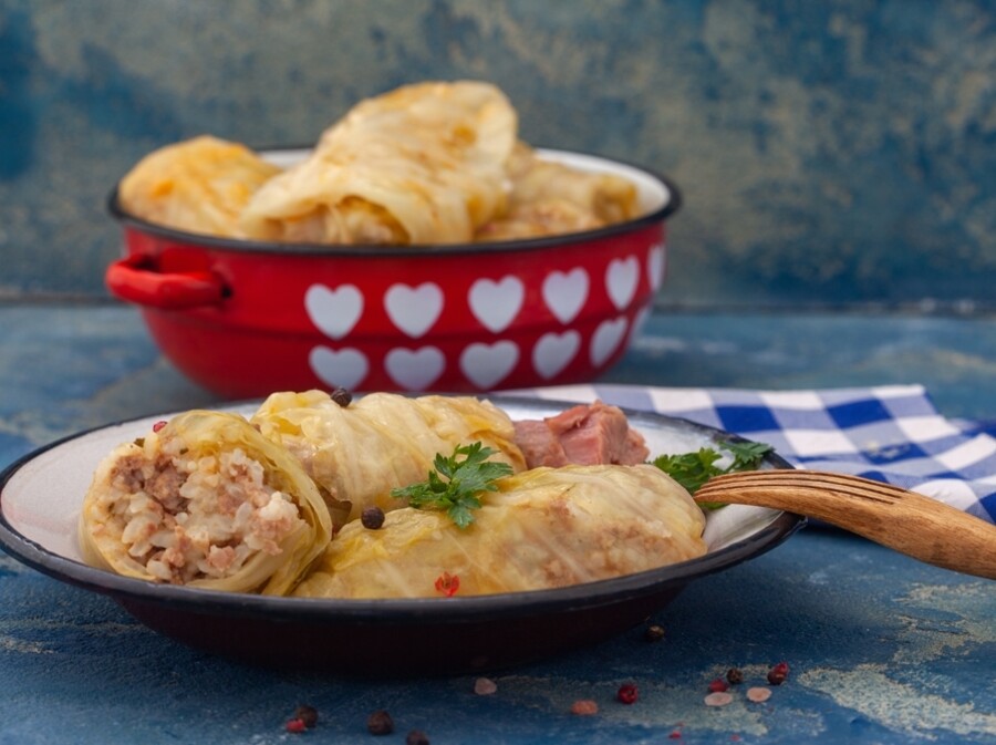 Testirajte smjesu na bazi mljevenog mesa prije nego što je stavite u listove kiselog kupusa