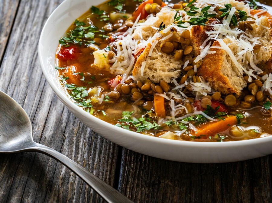 Juha od leće i parmezana