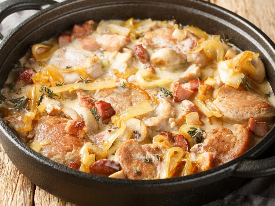 Svinjski odresci u umaku od luka i piva