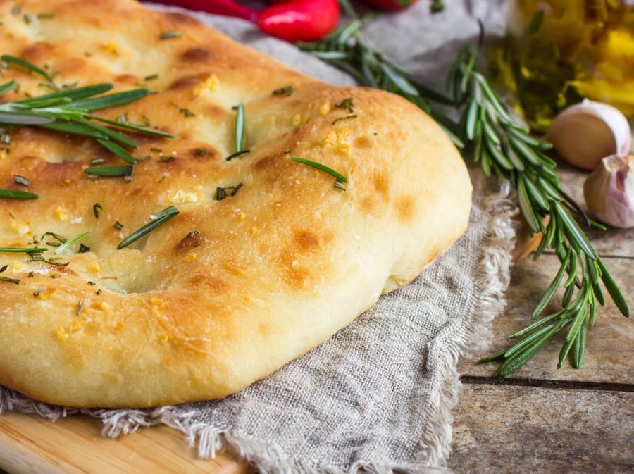 Focaccia s ružmarinom i češnjakom