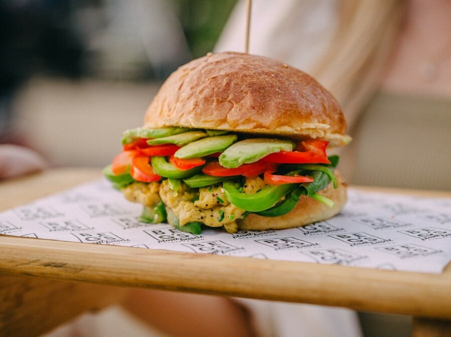 Beg's Brunch burger na Burger festivalu s Amaze Eggz jajima biljnog porijekla