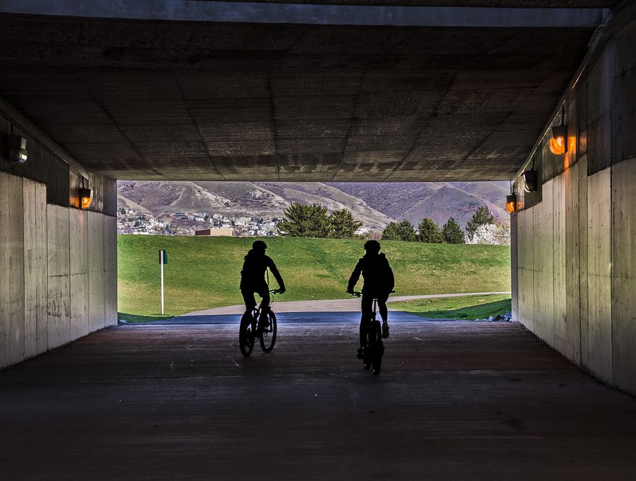 Ilustracija tunela za bicikliste