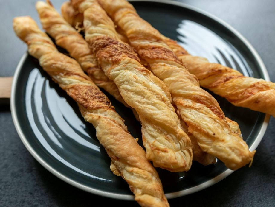 Štapići od lisnatog tijesta s parmezanom