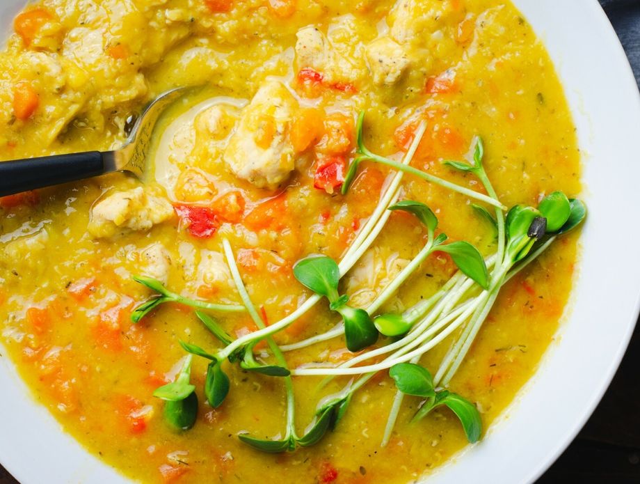 Pileće varivo s crvenom lećom