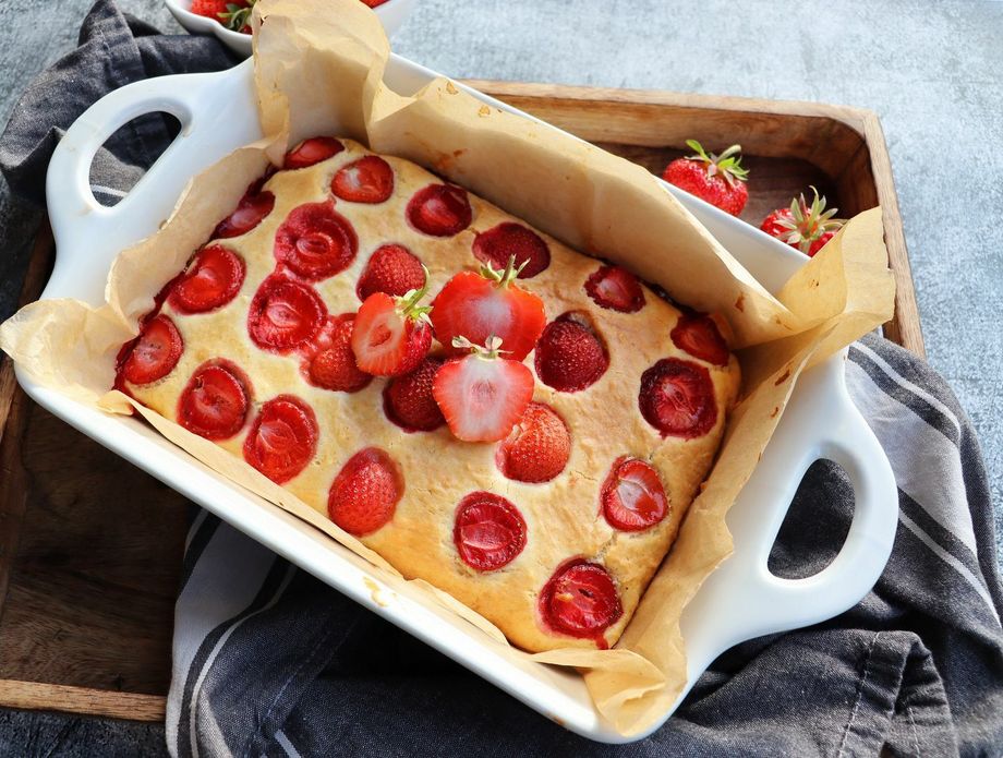 Brzi kolač s jagodama