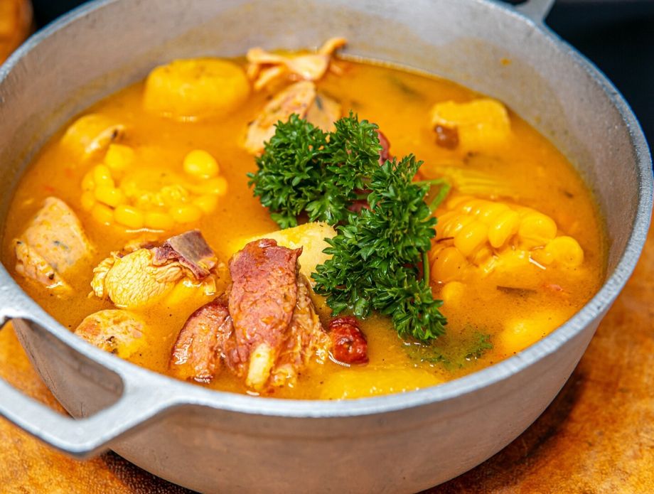 Sancocho se radi s nekoliko vrsta mesa