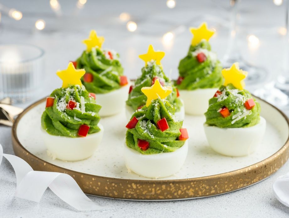 Punjena jaja u obliku božićnih drvaca