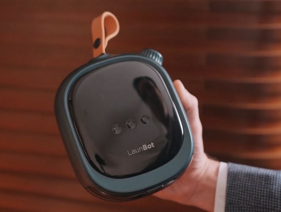 Launbot uređaj za sušenje i glačanje odjeće tvrkte ZERA Labs - 6