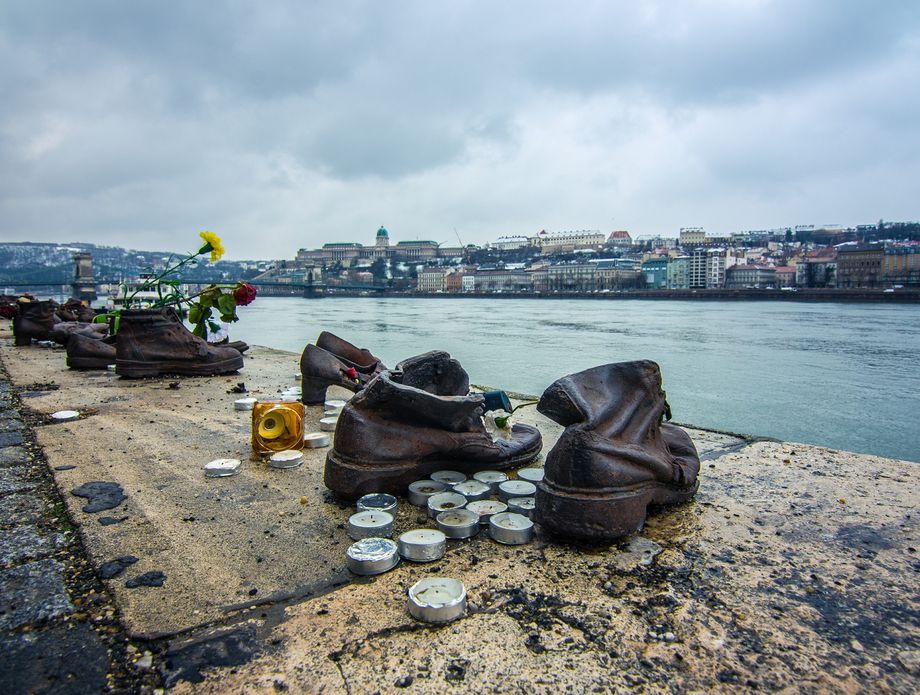 Cipele na obali Dunava - 4