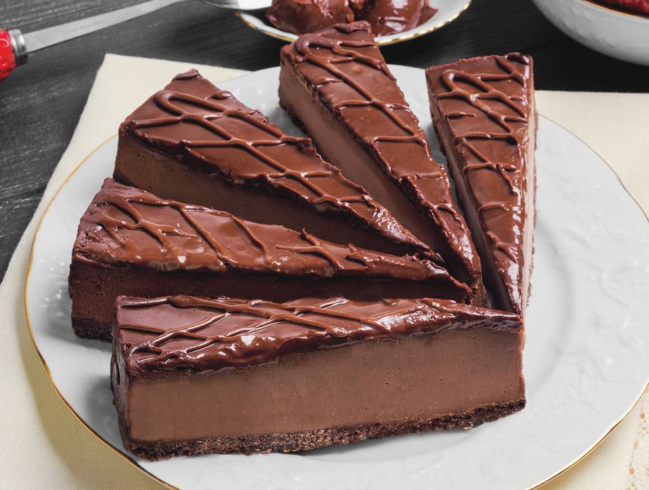 Cheesecake s trostrukom čokoladom ilustracija