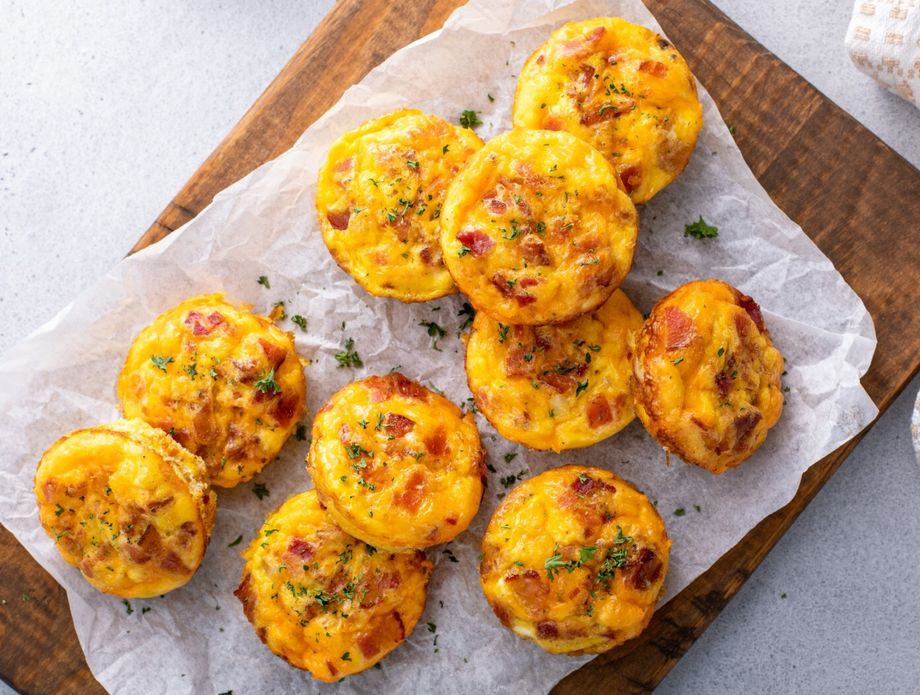 Košarice od jaja, povrća i špeka