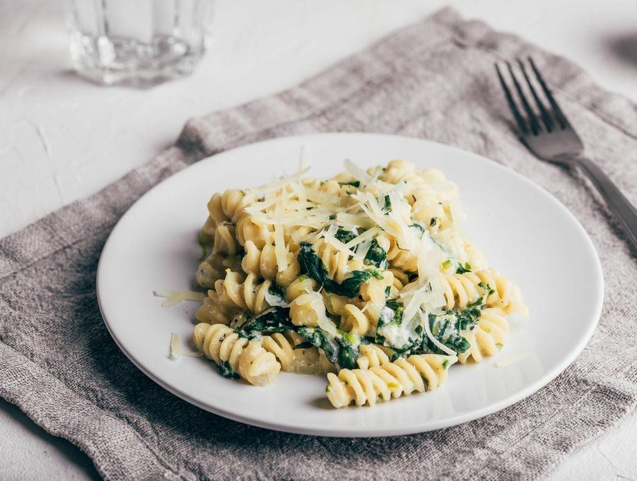 Tjestenina s limunom, ricottom i špinatom