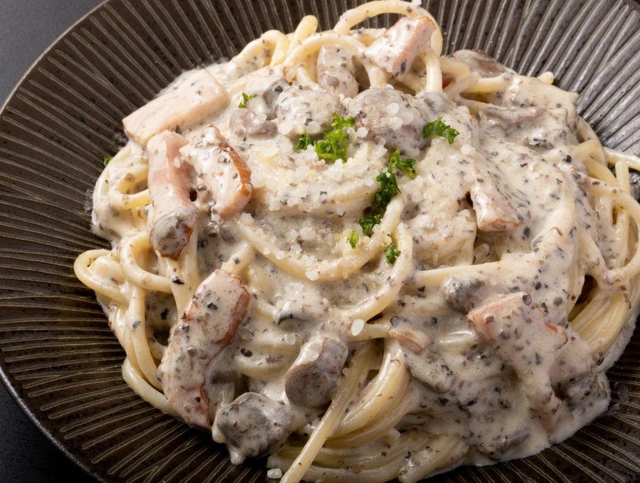 Tjestenina s gljivama i slaninom